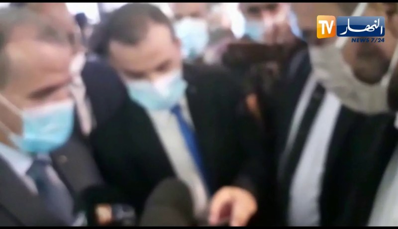 شاهد ..وزير التجارة يزور مصنع إنتاج الحليب “رقية” ببشار