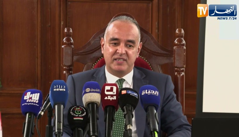 القطب المتخصص في الجـ.رائم الإقتصادية.. تجميد ألف حساب بنكي وإسترداد مئات الأملاك