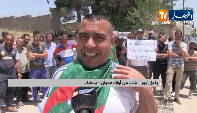 سطيف: إحتجاج العديد من الشباب تنديدا بنظام التوظيف بمصنع الإسمنت “جيكا”
