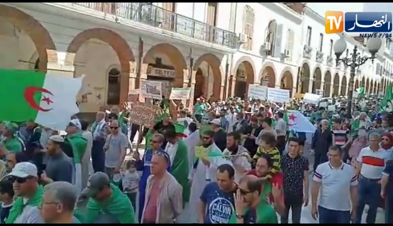 قسنطينة: مسيرات حاشدة للجمعة الـ 12 دعما للحراك الشعبي
