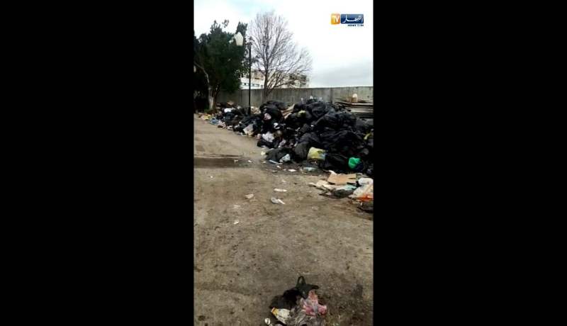 جيجل: مستشفى “مجدوب السعيد” يغرق في النفايات..!!