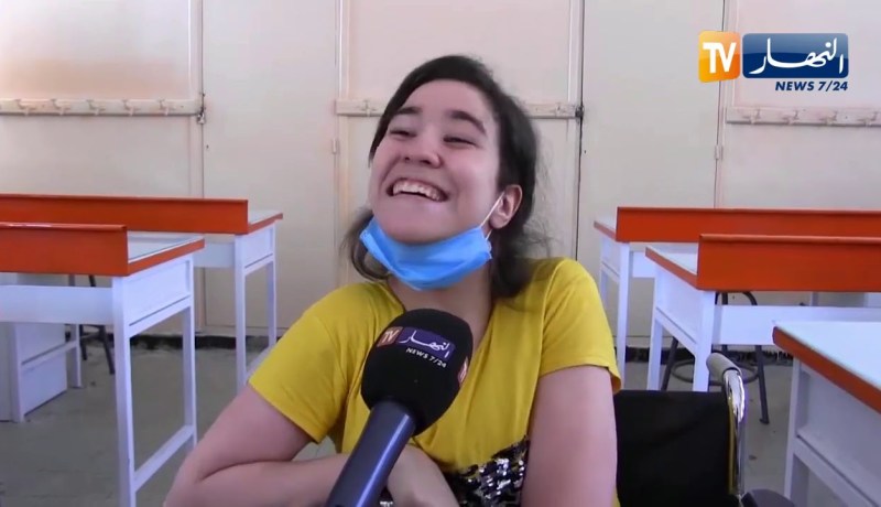 عنابة : آية .. تلميذة رغم الإعاقة تجتاز إمتحان شهادة البكالوريا للمرة الثانية