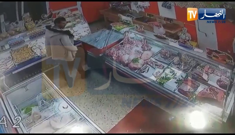 فيديو حصري.. عملية سرقة لـ10 ملايين سنتيم من عند “بوشي” في وضح النهار بالبليدة