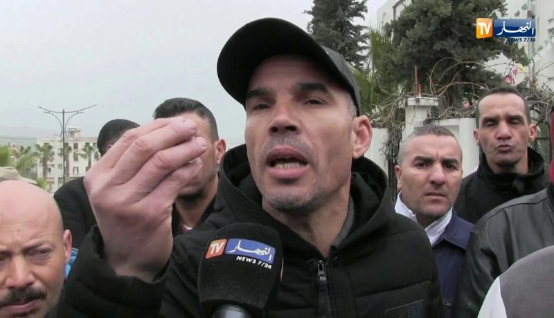 رئيس دائرة ميلة يمنع الإستفادة من السكن للمواطنين الاكثر من 35 سنة