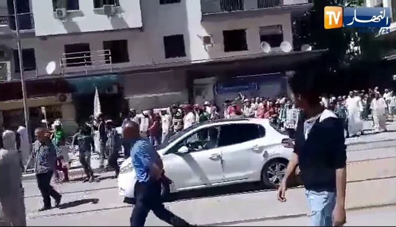 العباسيون يخرجون في الجمعة الـ 12 رغم الصيام والإرتفاع الكبير لدرجة الحرارة