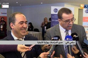 مدير الدراسات بوزارة التجارة يشرح فائدة الكود بار لصحفية بطريقة طريفة