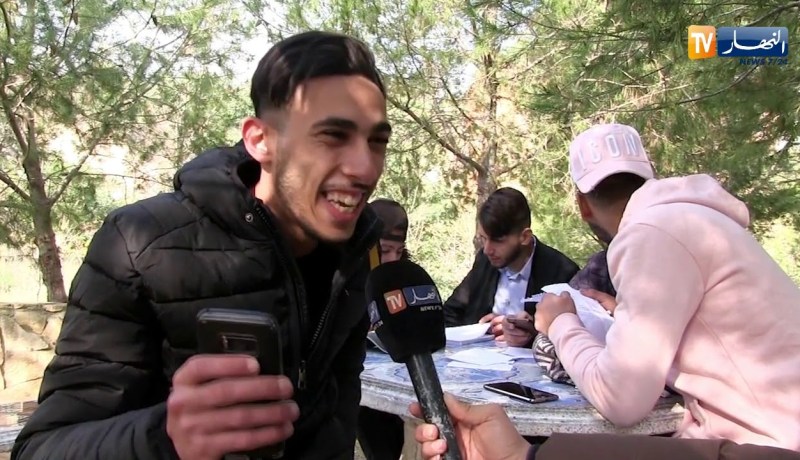 تعليم عالي: الإمتحانات الجامعية.. الهواتف الذكية تنهي عهد المراجعة الكلاسيكية