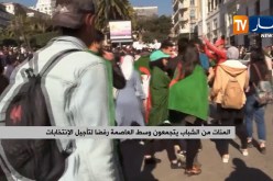المئات من الشباب يتجمعون وسط العاصمة رفضا لتأجيل الإنتخابات