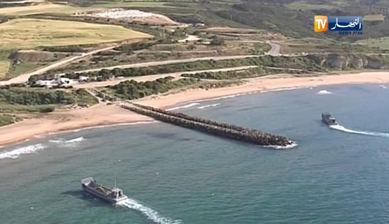 وهران: الفريق أحمد قايد صالح يشرف على انطلاق مناورة “طوفان 2018”