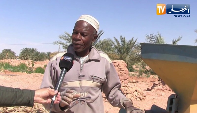 أدرار: زايد براح.. فلاح يبتكر طريقة لتحويل بقايا النخيل إلى أعلاف للمواشي