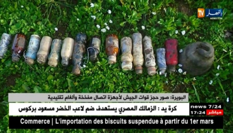 البويرة/ صور حجز قوات الجيش لأجهزة إتصال مفخخة و ألغام تقليدية