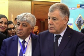 التوقيع على إتفاقية لتركيب 700 سخان بالطاقة الشمسية بمدارس ولايات الهضاب