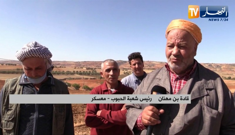 معسكر : فلاحو بلدية خلوية يسعون لإنجاح موسمهم الفلاحي بإستخدام كل الوسائل