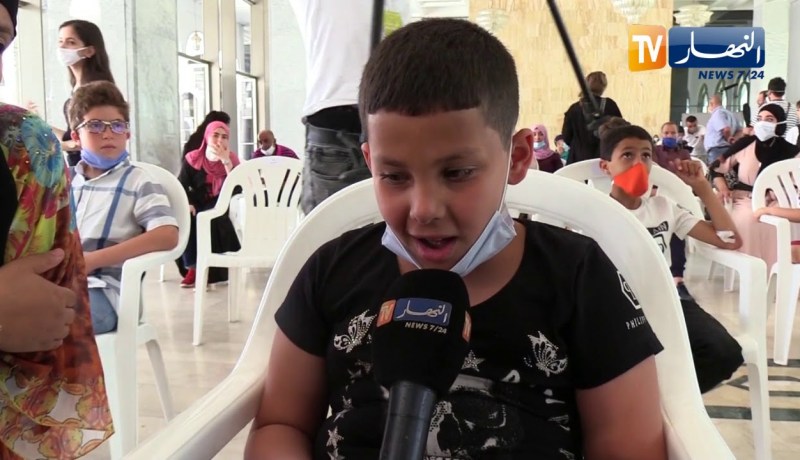 الطفل عبد المالك مصاب بالتوحد يغني اغنية تركية بطريقة رائعة