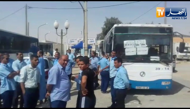 الوادي: عمال مؤسسة النقل الحضري وشبه الحضري يحتجون بعد الاعتداء على زميلهم