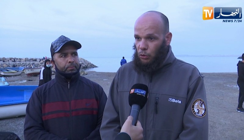 غواص متطوع من ولاية تيارت يشارك في عملية البحث عن البحارة المفقودين بالصابلات