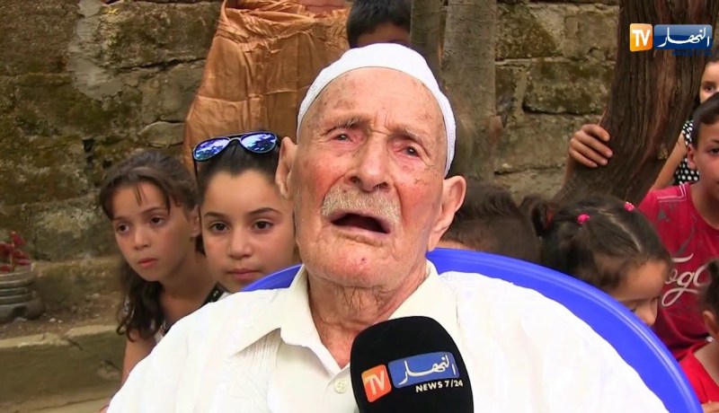 جيجل: الحاج “علي” معمر يتجاوز عمره 110 عاما وجدّ لـ 73 حفيدا