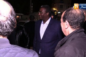 العاصمة: وزير السياحة يعاين مكان وقوع إعتداءات على المنشآت وحرق السياراة