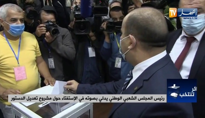 رئيس المجلس الشعبي الوطني يدلي بصوته في الإستفتاء حول مشروع تعديل الدستور