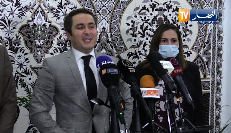 وزير الشباب و الرياضة يستلم مقترحات الجمعيات الشبانية