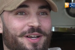 إسلام وعربته “خنفوسة” قصة عشق و ترويج للسياحة بالجزائر