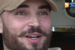 إسلام وعربته “خنفوسة” قصة عشق و ترويج للسياحة بالجزائر