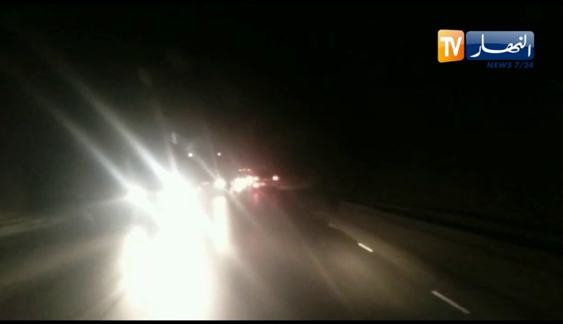 بجاية:  شاهد خطورة السير بطريق أنفاق خراطة في ضل إنعدام الإنارة و توقف تجهيزات التهوية