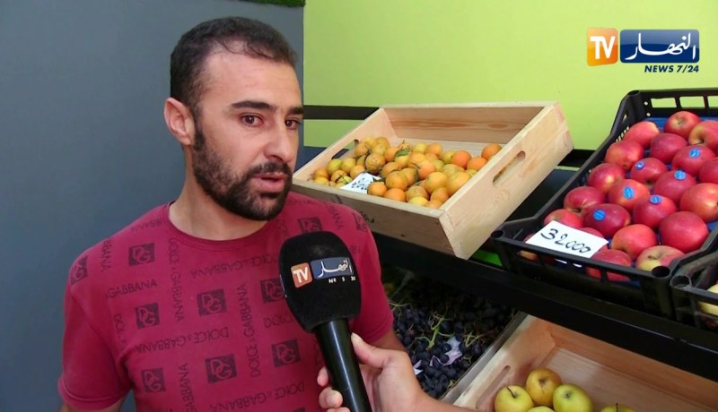 مجتمع: محل لبيع الخضر والفواكه.. هكذا أراد حسين مغازلة زبائنه