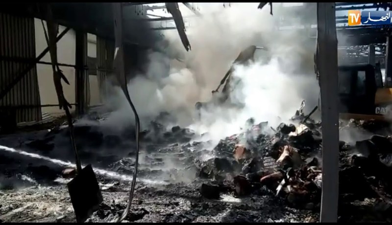 4 أيام لإخماد حريق مخازن بودرة الحليب في الطارف