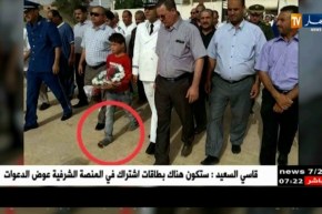 بسكرة: ظهور طفل بنعل مهترئ في إحتفالات 5جويلية يلهب مواقع التواصل الإجتماعي