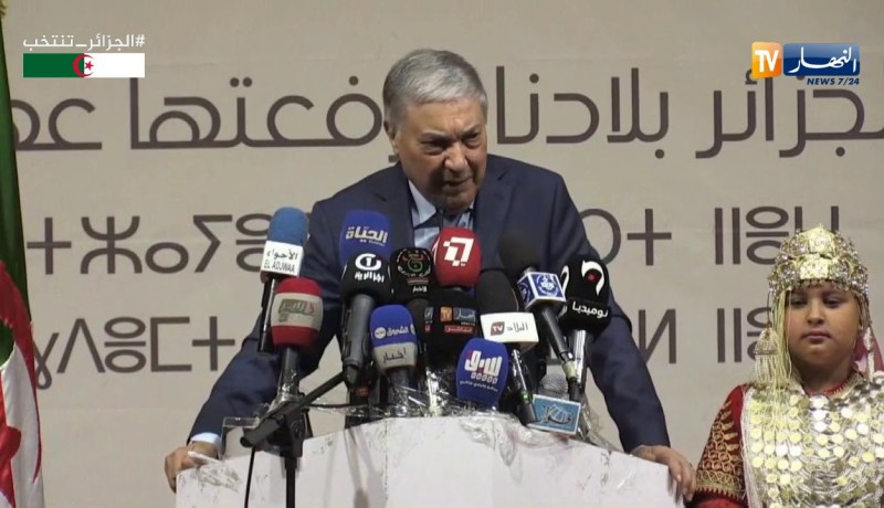 بن فليس يوجه رسالة للخارج: “لدينا جيش قوي وشعب قوي..واحد ما يقدر يكسرنا”