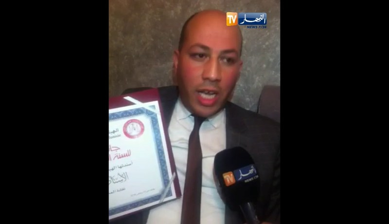 سطيف: محامي جزائري يذرف الدموع على عدم استقباله بعد فوزه بالجائزة العربية لأحسن مرافعة قضائية