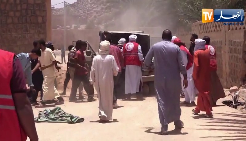 شاهد..الحرارة المرتفعة تتسبب في إحتراق سيارة بجنات !!