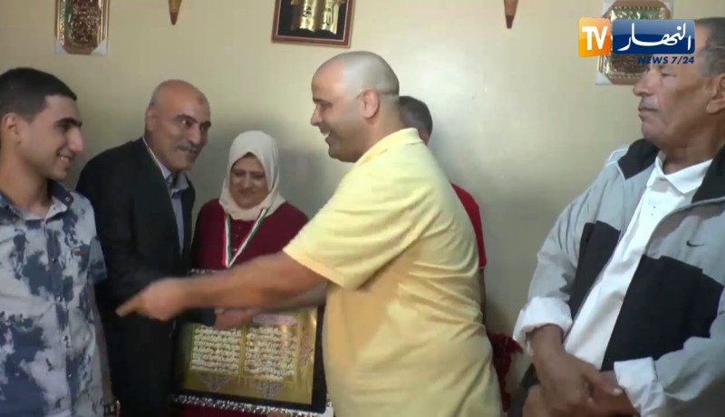 راديوز تقدم وسام الإستحقاق لـ “عبد الصمد” صاحب أعلى معدل وطنيا في البكالوريا