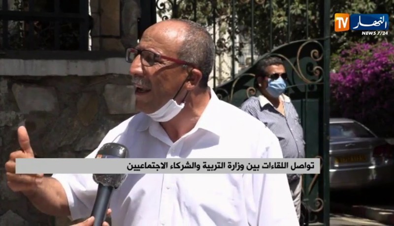 “أستاذ : ”  طلبنا لإعادة النظر في قرار العودة للمدارس يوم 23 أوت