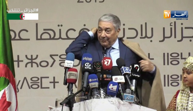 بن فليس لمواطني تيارت: “انا خوكم جيت نبكي معاكم على الجزائر.. ولازم نجيبو الحلول”