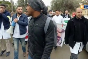 سيدي بلعباس: خروج الأطباء المقيمين في مسيرة سلمية إلى وسط المدينة