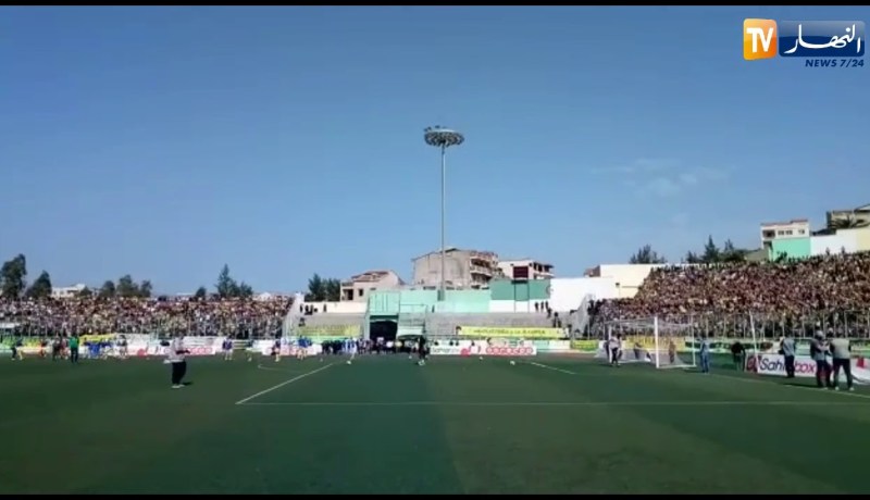 أجواء ملعب01 نوفمبر قبل انطلاق مواجهة شبيبة القبائل ووفاق سطيف