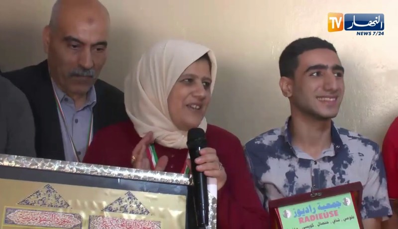 جمعية راديوز تكرم  التلميد “صديقي عبد الصمد” الذي نال احسن معدل في البكالوريا