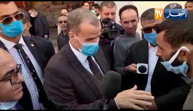 “وزير التجارة لمواطن ..”بلا مايكون عندك محل أخدم في الشريطة بالسجل التجاري المتنقل