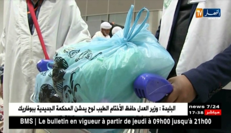 غرداية: شباب يسخرون أوقاتهم لخدمة المعتمرين