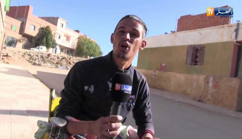 سعيدة: الشاب عيسى..إسكافي مثال للجد والعمل وكسب الرزق الحلال