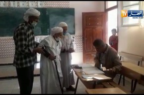 “غرداية: الحاج أكثر من 100 سنة يتوجه للإستفتاء ويوصي “تهلاو في أمانة الشهداء وكونو رجال