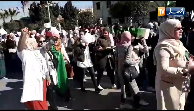 الاساتذة بالشلف يخرجون في احتجاج تنديدا لتأجيل الإنتخابات