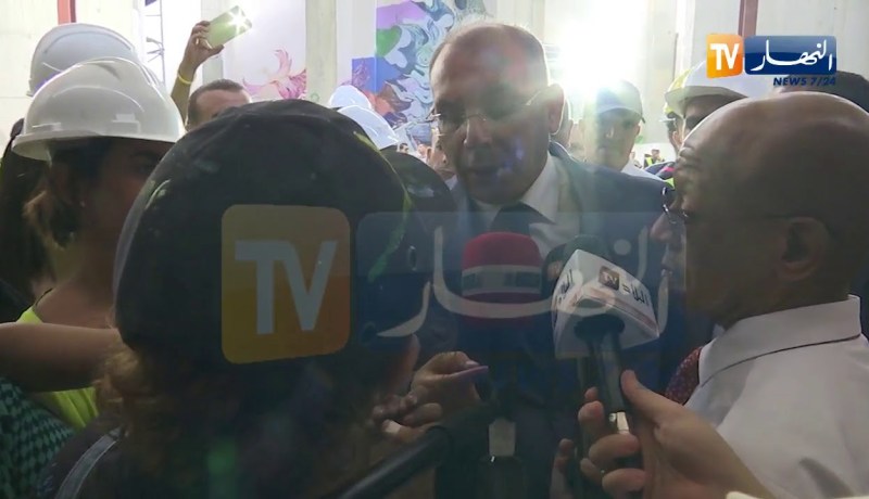 زعلان يقف على أدق تفاصيل إنجاز مشروع المطار الجديد ويطلب بالتنسيق بين المهندسة والرسامة