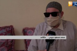 بعدما ضاقت بها السبل.. “رزيقة” تبيع المناديل الورقية لمواجهة الحياة