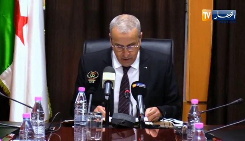 وزير التعليم العالي يوقع على عقود تتعلق بترقية الأساتذة المحاضرين والإستشفائيين