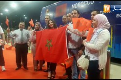 مشجعو المنتخب المغربي في  إنتظار فريقهم بمطار القاهرة