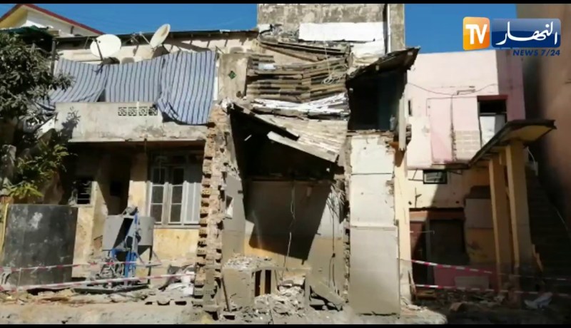 إنهيار منزلين بشارع “محمد زكال” بسبب قنوات صرف صحي مهترئة ضخمة منذ عهد الإستعمار