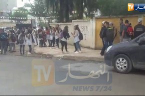 تلاميذ يحتجون بسبب الإنحلال الأخلاقي داخل حرم ثانويتهم في تيزي وزو